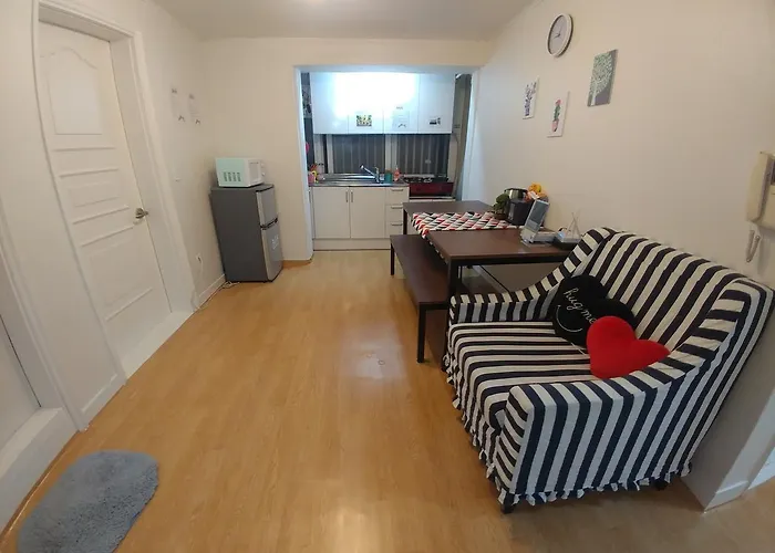 ゲストハウス Kiki House Hongdae 4*